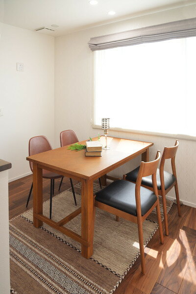 【ダイニングテーブル】 北欧スタイル ナチュラル ダイニング 食卓テーブル カフェ デスク 天然木 木製 西海岸 キッチン リビング 4人掛け おしゃれ シンプル 展示台 アジャスター付