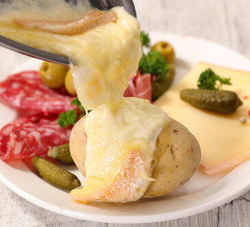 ハード セミハード チーズ ラクレットチーズ 250-300g フランス産 焼いてとろとろ 冬に人気のごちそうチーズ オーブンがなくても大丈夫