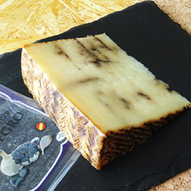 EU スペイン産チーズ アホ・ネグロ（熟成黒にんにく） 150gカステリャーノ Queso de Oveja con Ajo Negro 毎週水・金曜日発送