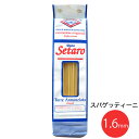 セタロ　スパゲッティーニ 1.6mmの詳細 名　称 セタロ　スパゲッティーニ 1.6mm 内　容 500g 原産国 イタリア 原材料 デュラム小麦のセモリナ 賞味期限 商品に別途記載 調理方法 標準ゆで時間：10～12分 保存方法 直射日光を避け冷暗所で保存 輸入者 有限会社ハリキ愛知県春日井市金ヶ口町3011-6 発送方法 常温 同　梱 冷蔵品、常温品の同梱ができます※冷蔵品同梱の場合は冷蔵発送 セタロ　スパゲッティーニ 1.6mmについて 1.6mmのスパゲッティーニはどんなソースとでも相性が良いパスタです。 トマト系のソースはもちろん、少しあっさりめのクリーム系ソース、オイル系ソース全般に合います 厳選したデュラム セモリナ（デュラム小麦の粗びき）と湧き水だけを使用して、 24時間から120時間をかけて自然の風で乾燥させた、300年来の変わらぬ味と食感 を今に伝えるSETAROのパスタ。 イタリア国内での評価も高く、高級食材店では欠かせない商品となっています。 ブロンズダイスを使用している為、乾燥時のパスタの表面にはざらつきが残り、茹でた後にソースがよく絡みます。 茹で上がった麺はモチモチッとして弾力があり、噛みしめるごとに小麦の味と香りを感じます。 セタロ　スパゲッティーニ 1.6mmの特徴 太さ：1.6mm どんなソースとも相性が良い 伝統的な製法 デュラム小麦のセモリナが原材料 24時間から120時間をかけて自然の風で乾燥 ブロンズ ダイス（銅製の抜き型）使用 ソースの絡みが良い モチモチの食感 小麦の味と香りを感じる イタリア国内での評判が高い 高級パスタ パスタ好きに人気 おすすめのソース シンプルなトマトソース 軽めのクリーム系ソース オイル系ソース / スパゲティ スパゲティーニ パスタ ロングパスタ おすすめ利用シーン イタリア料理（イタリアン）、毎日の食事、ランチ、ディナー、おもてなし、パーティ、ギフト、贈り物、お歳暮、お中元、誕生日、手土産イタリア国内での評価も高く、高級食材店では欠かせない商品となっているセタロパスタ。 茹でる前の麺は細く感じるかもしれませんが、茹で上がった麺はモチモチッとして弾力があり、一噛みごとに小麦の味と香りを感じます。 一度このモチモチ感を体験すると、黙って出されたパスタでも「あっ、これセタロのパスタだ」とわかるほど。 特別な日のランチやディナー、気軽なおもてなしにもお使いください。 パッケージも可愛いので、親しい方へのプチギフトにしても喜ばれそうです。 1．小麦の風味があり、コシが強くモチッとした食感 使っているのは、厳選したデュラム セモリナ（デュラム小麦の粗びき）と湧き水だけ。 デュラム小麦は良質のたんぱく質を多く含み、しなやかで弾力が強いのが特徴です。 デュラム小麦で作られたパスタはモチッとした食感でコシが強く、小麦の香ばしい風味を感じます。 2．麺とソースの絡みがよい パスタの表面がザラザラしているのがセタロパスタの特徴。 ブロンズ ダイス（銅製の抜き型）を使っているのでパスタの表面に細かい凹凸ができ、ソースの絡みがよくなります。 3．自然の風で乾燥させた、300年来変わらぬ味と食感 セタロ社があるのは、カンパーニャ州 ナポリの南東にある小さな村。 ベスビオ火山から吹きおりる風と、海から吹き込む風が絶妙に調和して、パスタの乾燥には最適な自然環境です。 多くのパスタメーカーが流通の便を求めてイタリア各地に拡散する中、 セタロ社は、この小さな村で 24時間から120時間をかけて自然の風で乾燥 させる伝統的な製法で、パスタを作り続けています。 太さ、歯ごたえ、ソースとの相性などを考えると、 1.6mm スパゲッティーニは、何にでも使えるパスタ です。 トマト系のソースはもちろん、少しあっさりめのソースにも合います こちらは、ムールマルニエールを作った時の残り汁に生クリームを入れて作ったパスタ。 カルボナーラよりもだいぶあっさり目のクリーム系ソースですが、ムール貝の出汁の旨みと小麦の味が調和して、ディナーに食べたい味わいです。 ◎パスタをより美味しく仕上げる便利素材 唐辛子ペースト 旨味がある辛さ オリーブオイルサーディン 常温保存ができる アンチョビ 127g おつまみにも使える スズキのオイル缶詰 添加物 保存料 不使用 ボッタルガ パウダー サルディーニャ産 バジルソース 国産バジル100% パルミジャーノ レッジャーノ 24ヶ月熟成 ペコリーノ ロマーノ カルボナーラに