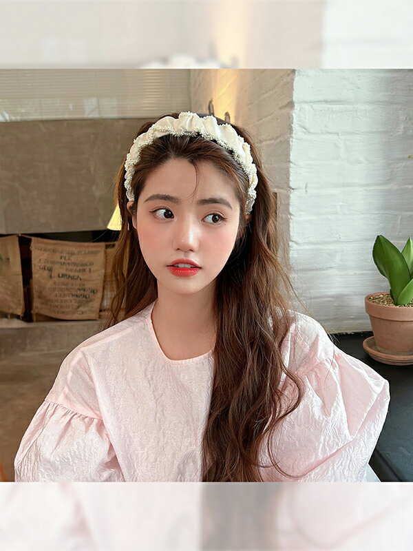 ヘアーアクセサリー　 カチューシャ　キラキラ　花柄　気質 百掛け sweet系 姫系　お嬢様　ヘアバンド ヘッドバンド ヘアピン プレスヘア カジュアル 上品 大人 かわいい おしゃれ フォーマル 二次会 結婚式 お呼ばれ 韓国ファッション