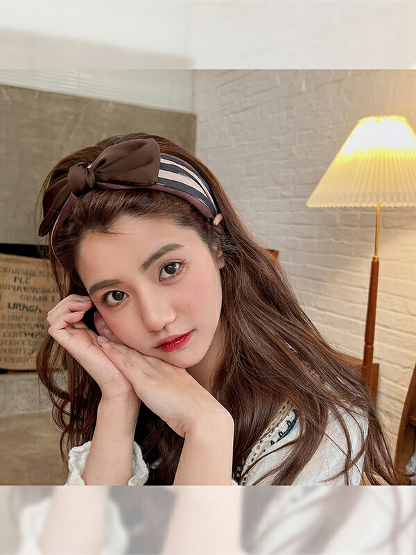 ヘアーアクセサリー カチューシャ キラキラ 花柄 気質 百掛け sweet系 姫系 お嬢様 ヘアバンド ヘッドバンド ヘアピン プレスヘア カジュアル 上品 大人 かわいい おしゃれ フォーマル 二次会 結婚式 お呼ばれ 韓国ファッション