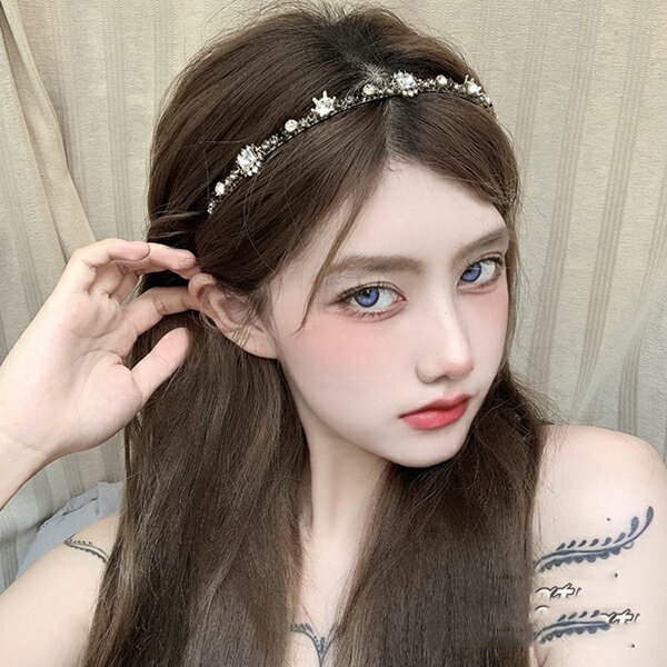樂天商城 - ヘアーアクセサリー　 カチューシャ　パール付き　キラキラ　シンプル　 人気 流行　気質 百掛け sweet系 姫系　お嬢様　ヘアバンド ヘッドバンド ヘアピン プレスヘア カジュアル 上品 大人 かわいい おしゃれ フォーマル 二次会 結婚式 お呼ばれ 韓国ファッション