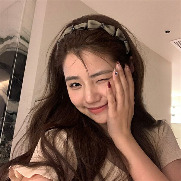 ヘアーアクセサリー カチューシャ キラキラ 花柄 気質 百掛け sweet系 姫系 お嬢様 ヘアバンド ヘッドバンド ヘアピン プレスヘア カジュアル 上品 大人 かわいい おしゃれ フォーマル 二次会 結婚式 お呼ばれ 韓国ファッション