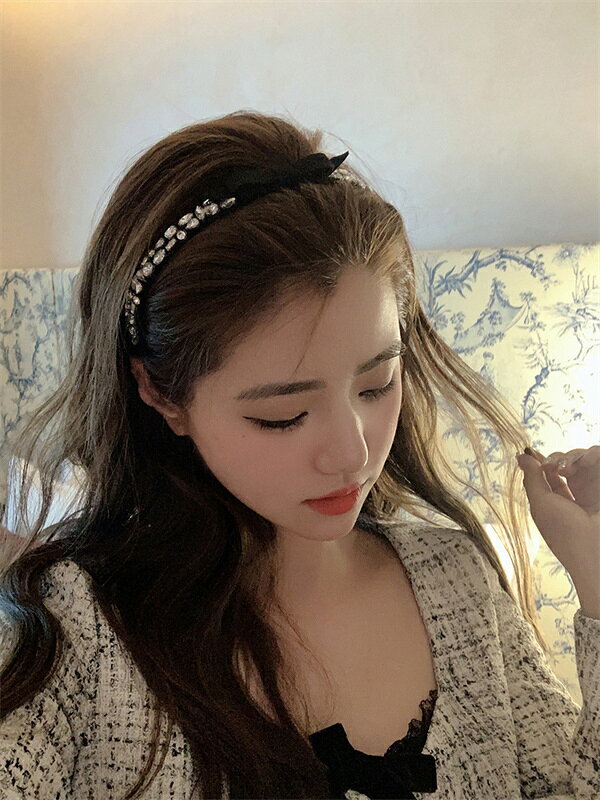 Rakuten - ヘアーアクセサリー　 カチューシャ　キラキラ　花柄　気質 百掛け sweet系 姫系　お嬢様　ヘアバンド ヘッドバンド ヘアピン プレスヘア カジュアル 上品 大人 かわいい おしゃれ フォーマル 二次会 結婚式 お呼ばれ 韓国ファッション