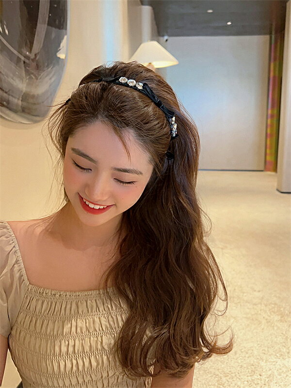 樂天商城 - ヘアーアクセサリー　 カチューシャ　キラキラ　花柄　気質 百掛け sweet系 姫系　お嬢様　ヘアバンド ヘッドバンド ヘアピン プレスヘア カジュアル 上品 大人 かわいい おしゃれ フォーマル 二次会 結婚式 お呼ばれ 韓国ファッション