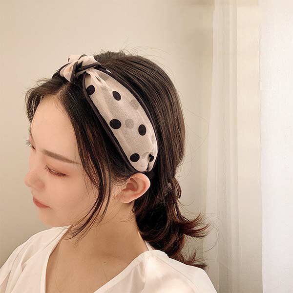 樂天商城 - 【即日発送】ヘアーアクセサリー　 カチューシャ　キラキラ　花柄　気質 百掛け sweet系 姫系　お嬢様　ヘアバンド ヘッドバンド ヘアピン プレスヘア カジュアル 上品 大人 かわいい おしゃれ フォーマル 二次会 結婚式 お呼ばれ 韓国ファッション