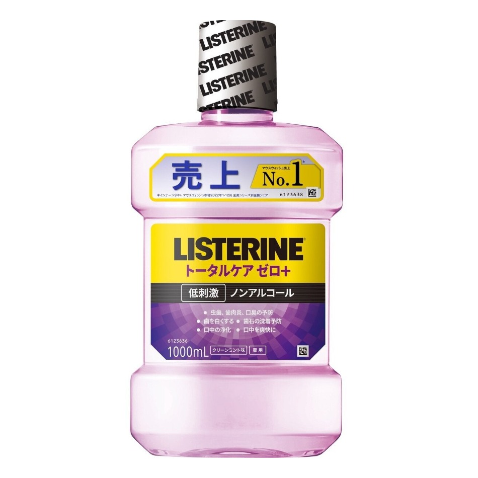 【商品の特徴】【バイオ殺菌*¹のリステリン】有効成分がお口のすみずみまでゆき渡り、バイオフィルムの中まで浸透殺菌。トラブルの原因となる悪玉菌を減少。口臭や歯石の沈着予防、歯肉炎の予防に。 *¹バイオフィルム内の悪玉菌(口臭等の原因菌)を殺菌すること。 / 【お口の7大トラブルをケア】「虫歯」「歯肉炎」「口臭」「着色」「歯石」「汚れ」「ネバつき」歯磨きで届かない、歯と歯ぐきの隙間までしっかり洗浄・殺菌。いつものオーラルケアに加えることで、お口をトラブルから守ります。 / 低刺激、ノンアルコール処方（辛さ、刺激が苦手な方にもお勧め） / パッケージリニューアルに伴い画像と異なるものが届くことがありますが、内容に変更はございません。 / 配送のタイミングで原産地が異なる商品が届く場合がありますが、製品の内容に変更は御座いません。適量約20ml(キャップ半分)を30秒ほど口に含み、よくすすいでから吐き出して、そのままブラッシングしてください。液体歯磨。医薬部外品。1日2回の使用をお勧めします。容量：1000ml／本安全キャップの開け方：キャップの両脇を押しながら、開くまで反時計回りにひねる。閉め方：キャップをかぶせて、固く閉まるまで時計回りにひねる