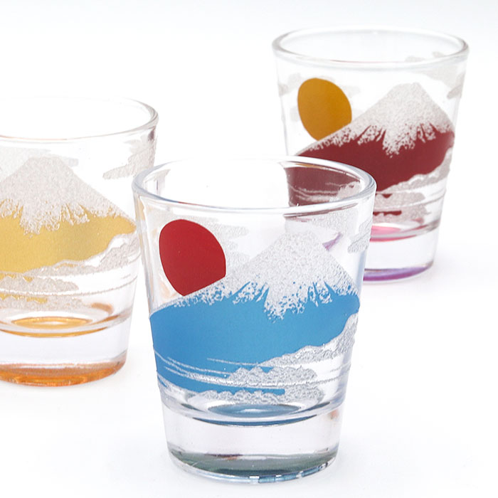 きらめく日本のショットグラス2個セット（青富士と赤富士） 富士山 日本 和物 お酒 グラス コップ 手作..