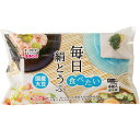 商品概要 名称 ちゃんとちゃんと私のとうふ 毎日食べたい絹とうふ［150g×4］ 商品説明いろいろな料理に使える、国産大豆100％の充てんタイプのおとうふです。 ≪湯豆腐≫ 土鍋に水、昆布、豆腐を入れ火にかける。 【ポイント1】水から火にかける 【ポイント2】豆腐が「ぐらっ」と動いたら食べ頃（約80℃） 葛でとろみをつけて『葛湯豆腐』、 大根おろしをたっぷり加え『みぞれ湯豆腐』 ≪純豆腐（スンドゥブ）≫市販のスンドゥブスープに、豆腐を加える。 【ポイント】豆腐をスプーンですくって加える） 耐熱容器を使って、手軽に電子レンジ調理も。 仕上げに卵を入れたり、〆にごはんを入れて雑炊に。 ≪温やっこ≫ 温めたお豆腐に、季節のあんをかけて。 〔充てん豆腐の温め方〕 ・湯　せ　ん：充てん豆腐のパックを開封せずに、沸騰したお 　　　　　　　湯に入れて約8分。 ・電子レンジ：充てん豆腐のパックの角を少し開封して、500 　　　　　　　ワットで約2分。 ≪麻婆豆腐≫ 耐熱容器に、豆腐、市販の麻婆豆腐のタレを入れ、ラップをかけて電子レンジで加熱。 くずれないように、スプーンでそっと混ぜる。 加熱時間の目安：500W　2～3分 ※商品のパッケージが変更となる場合がございます。 内容量 150g×4 消費・賞味期限 発送日含む16日 原材料 大豆〔国産（遺伝子組換えでない）〕／凝固剤〔塩化マグネシウム含有物（にがり）〕 配送方法 冷蔵便でお届けします 保存方法要冷蔵10℃以下 販売者株式会社 おとうふ工房いしかわ