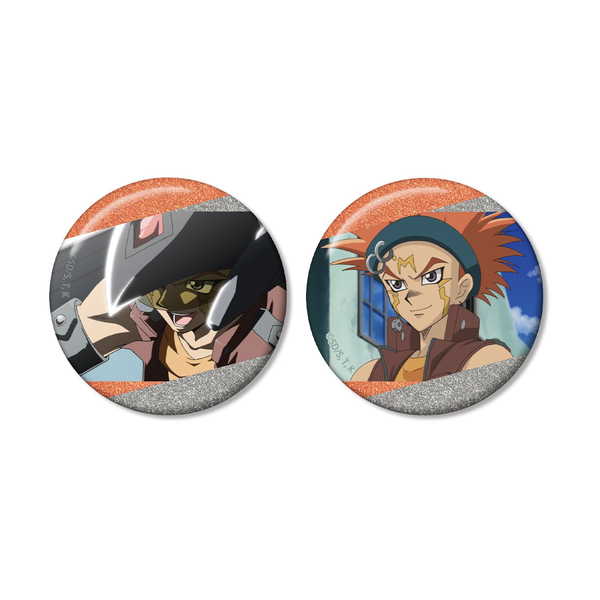(s)遊☆戯☆王5D's ｸﾛｳ･ﾎｰｶﾞﾝ 場面写ｸﾞﾘｯﾀｰ缶ﾊﾞｯｼﾞ2個ｾｯﾄ