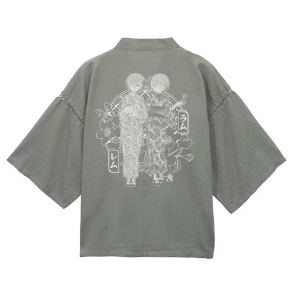 ＜商品名＞Re:ゼロから始める異世界生活 甚平 浴衣姿のラム＆レム 利休鼠-中 M〜L＜商品内容＞「Re:ゼロから始める異世界生活」より、甚平が登場！通気性・吸水性が抜群。手軽に羽織れる和装ウェア。・肌に張り付きにくく、通気性に優れたサラッと感のある『しじら織り※』を採用。・肩と袖をつなぐ部分の千鳥かがり風の仕様は、通気性を確保。・上着1か所、パンツ2か所にポケットを備えスマホや財布などを収納できるので、ちょっとしたおでかけの際に便利です。・サイドスリット入りで、動きやすさをサポートします。・パンツはウエストゴムとドローコード仕様で、幅広い体型にフィットします。・ルームウェアとしてリラックスしたい時や夕涼みや散歩などでの着用もおすすめ。　※『しじら織り』とは...生地の表面に『シボ』と呼ばれる独特の細かい凹凸を作り出す技法。凹凸があることで肌に触れる面積が少なく、汗をかいても肌に生地が張り付きにくくなる特徴があります。【サイズ】 中(M〜L)…甚平上：（約）着丈71cm / 身幅63cm　甚平下：（約）股下19cm / ウエスト78〜108cm【素材】 綿100％＜発売日＞2026/12/上　＜メーカー＞コスパ　＜JANコード＞4549970508667　＜型番＞　＜予約1次締切＞2026/09/30　　おすすめ商品Re:ゼロから始める異世界生活 甚平 浴衣姿のラム＆レム 利休鼠-大 XL〜XXLRe:ゼロから始める異世界生活　リゼロ　甚平　じんべい