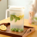 冷水ポット 大容量 プラスチック製 家庭用 夏 ジュースポット 高温 対応 密封 冷蔵庫 収納 水筒 アイスウォーター 保冷 携帯 便利 軽量 耐久性 省スペース 透明 計量 目盛 浄水器 対応 キャンプ アウトドア オフィス 通勤 通学 スポーツ ジム 旅行 レジャー ピクニック