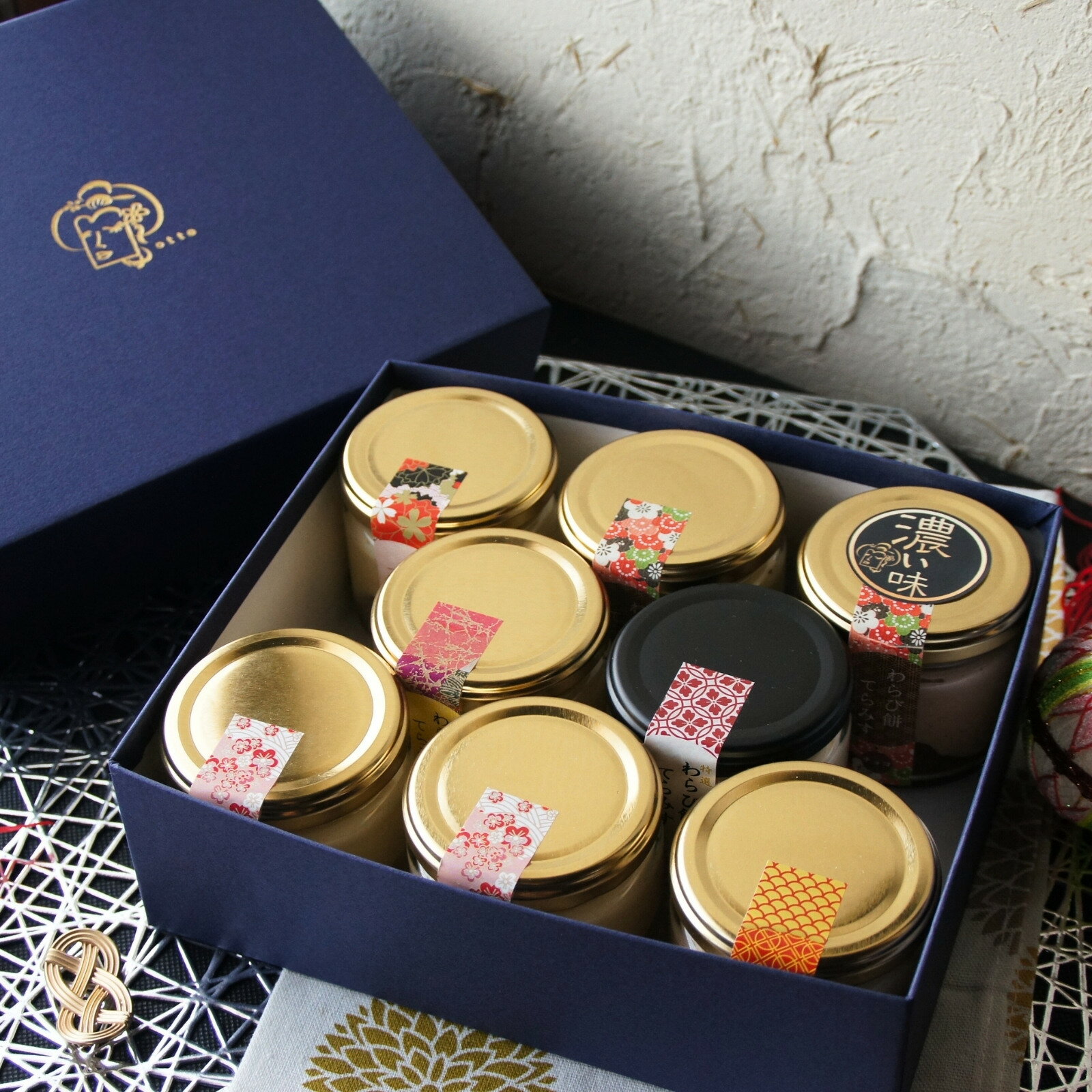 わらび餅てらみす 味くらべ 8個セット 【 ホワイトデー 冬ギフト ご挨拶 お祝い 】 ティラミス わらびもち お祝い 誕生日 お取り寄せ 家族 親戚 贅沢 ご褒美 お返し 国産 マスカルポーネチーズ きなこ 宇治 抹茶 ココア チョコレート 苺 洋菓子 和菓子 冷凍発送