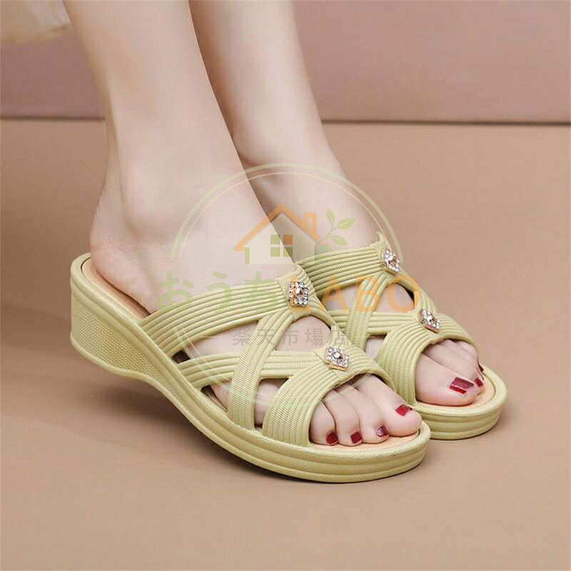 ☆新品・NEW ARRIVAL♪ ◆サイズ 　22.5/23/23.5/24/24.5 　ヒール:4cm ◆素材 　PVC、その他 ※お品物の色合いは撮影環境、PCパソコンの環境により、若干異なる場合がございます。 ※商品製造上、細かな傷、汚れが発生する場合がございます。 ※接着剤や素材特有の匂いが残っている場合がございます。