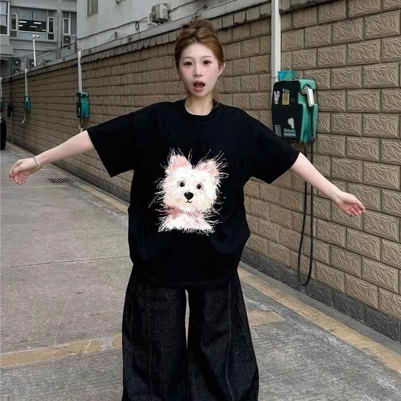 レディースTシャツ 黒色 綿 ウェスティ 犬柄 プリント 半袖 丸首 ゆったりとしたシルエットで、普段使いや部屋着、くつろぎ着として夏にぴったりの一枚です。
