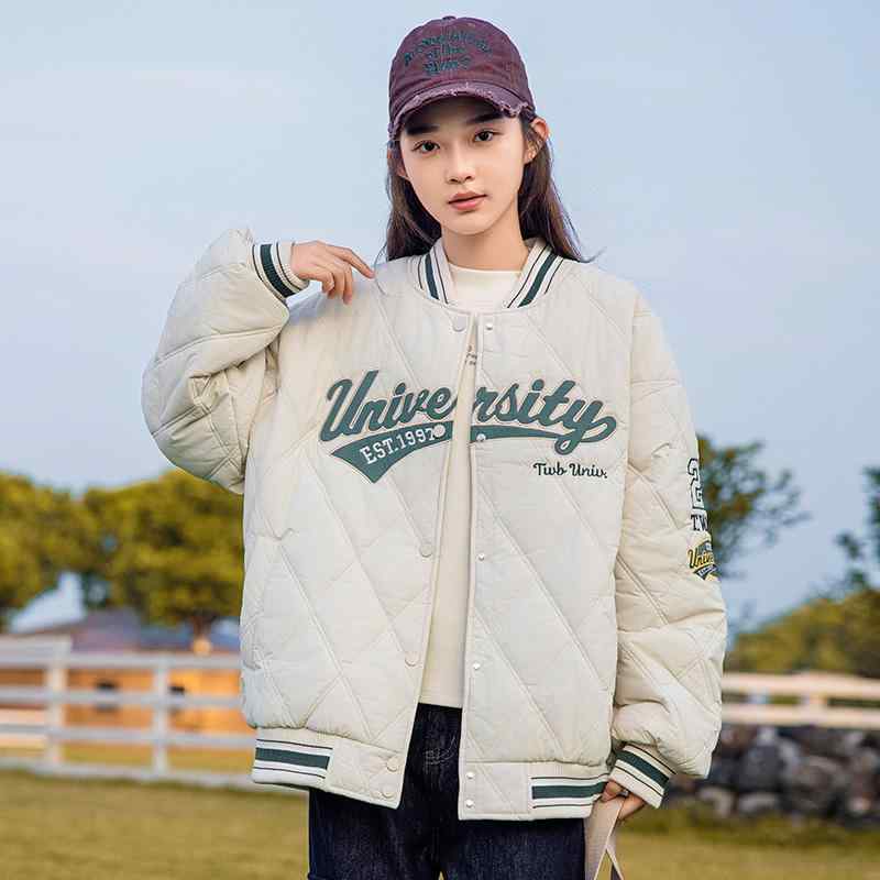 ・スタイル: 韓版・素材: ポリエステル100%・フィット: ゆったり・ネックライン: ポロネック・袖丈: 長袖・袖タイプ: レギュラー・着丈: レギュラー・前立て: シングルボタン・柄: 文字、数字・厚さ: レギュラー・カラー展開: ベージュ、ブラック・サイズ展開: M、L