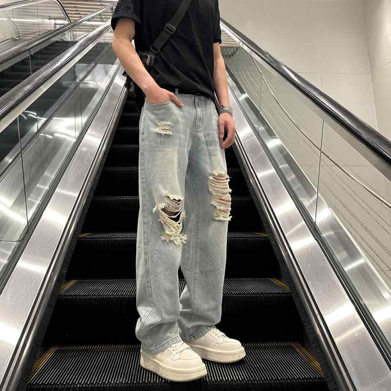 デニムパンツ メンズ 春夏 淡色 ウォッシュ加工 ダメージ加工 破れ加工のデニム ゆったりとしたまっすぐなシルエット 長めの丈 綿 薄手 通気性 伸縮性のない生地 カジュアル アメリカンカジュアルスタイル 裾のほつれ加工