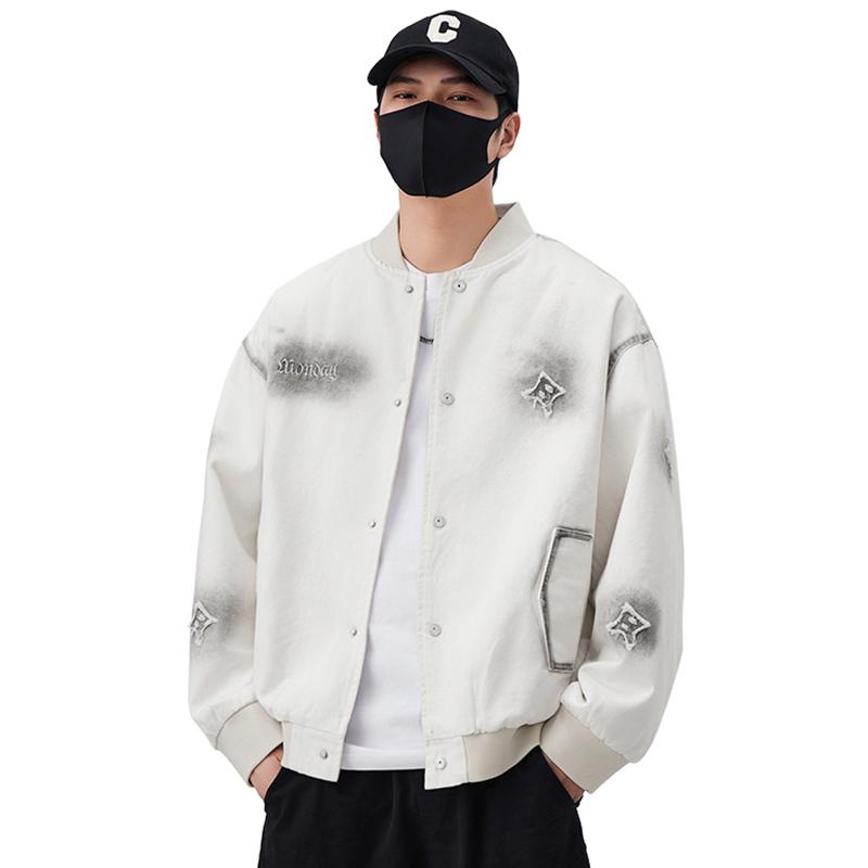 ・カテゴリ: ジャケット・スタイル: 青春カジュアル・スタイル詳細: トレンド・着用方法: アウター・適用シーン: カジュアル・素材: 綿83.3%、新型ポリエステル繊維15.3%、再生セルロース繊維1.4%・加工: ノーアイロン加工・生地機能: 型崩れしにくい・厚さ: 薄手・シルエット: ルーズフィット・デザイン: アップリケ装飾・ネックライン: クルーネック・袖丈: 長袖・袖タイプ: リブ袖・裾デザイン: リブ裾・着丈: レギュラー丈・前立て: シングルボタン・ポケット: サイドシームポケット・柄: 英数字・対象: 若者・適用季節: 春秋・カラー: ホワイト・サイズ展開: M、L、XL、2XL、3XL