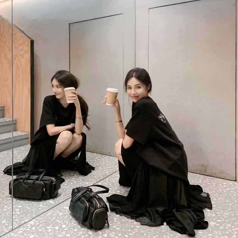 ・デザイン要素: ポケット、プリント、パッチワーク、ステッチ装飾・スタイル: 韓国風通勤・フィット: ゆったり・柄の特徴: クリエイティブ・袖のタイプ: レギュラー・主な素材: ポリエステル54%、綿39%、ポリウレタン7%・対象年齢: 18〜35歳・厚さ: レギュラー・袖丈: 半袖・ネックライン: クルーネック・丈: ミドル丈・柄: カートゥーン、プリント、アニマル・サイズ展開: S、M、L・カラー展開: ブラック