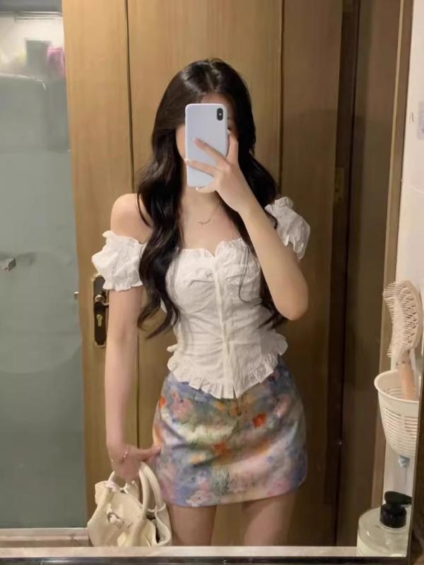 ブラウス レディース 大きいサイズ ゆったり オフショルダー パフスリーブ 半袖 フリルデザイン 韓国風 甘辛ミックス 清楚系 春夏 通勤 体型カバー