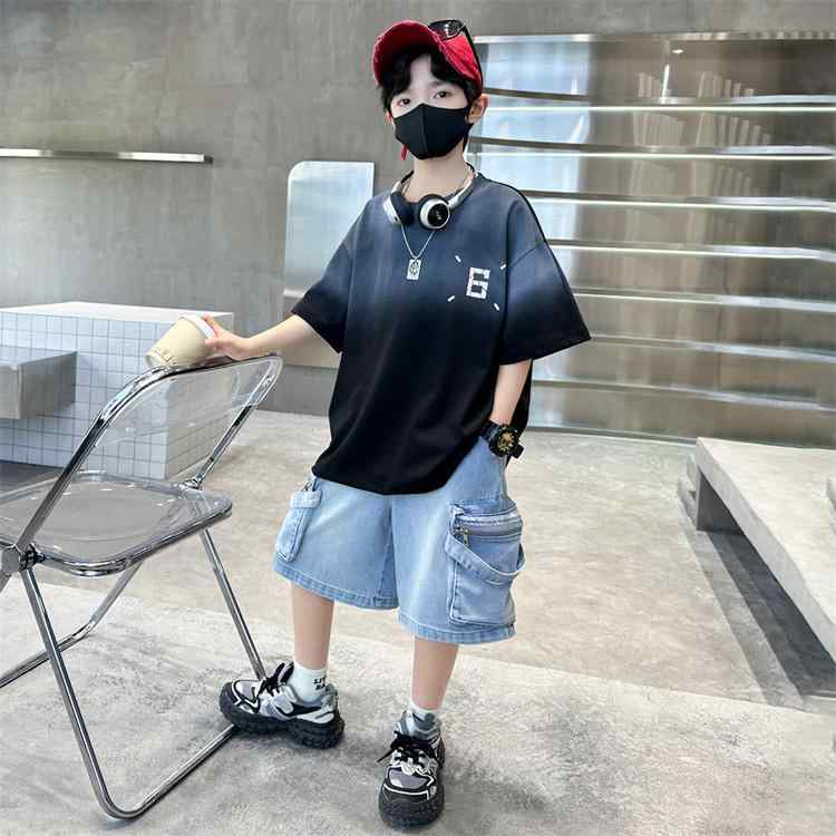 男の子用 上下セット 夏物 半袖 普段使いにぴったり かっこよくておしゃれな流行りのデザイン 小学生向..