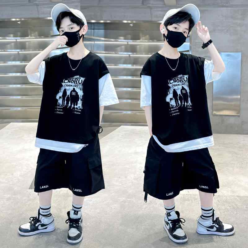 上下セット 男の子 子供向け 半袖 重ね着風 春夏 運動着風 街中スタイル 気軽な おしゃれ かっこいい 黒 灰色