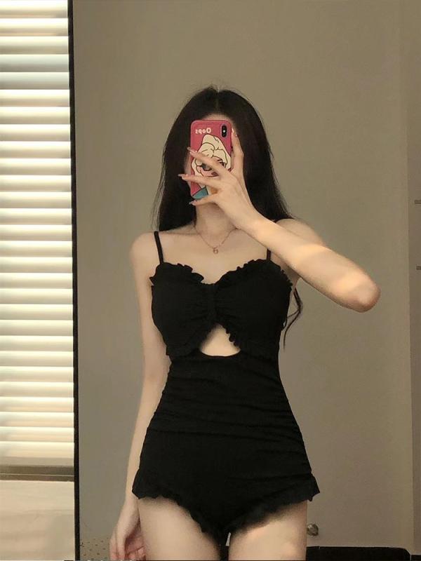 ・サイズ展開: S、M、L、XL・素材: ニット生地・柄: 無地・対象性別: 女性・デザイン要素: バックオープン・カラー展開: ブラック、ワインレッド・水着タイプ: カジュアル水着・袖丈: ノースリーブ・スタイル: 三角ワンピース水着・ワ...