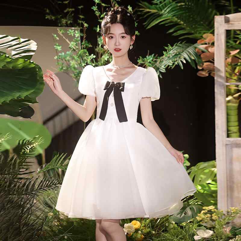ドレス レディース ホワイト 低身長 小柄 さりげない高級感 上品 個性的 パーティー 結婚式 二次会 お呼ばれ 誕生日 発表会 普段使い 日常使いにも 半袖 短い丈 プリンセスライン ポリエステル 春夏