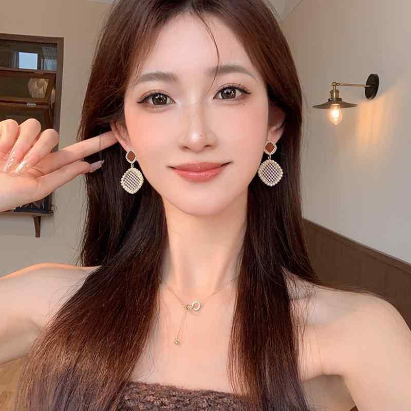レディース アクセサリー 上品 華やか ロマンチック フリーズフレーム レトロ 千鳥格子 イヤリング 軽..