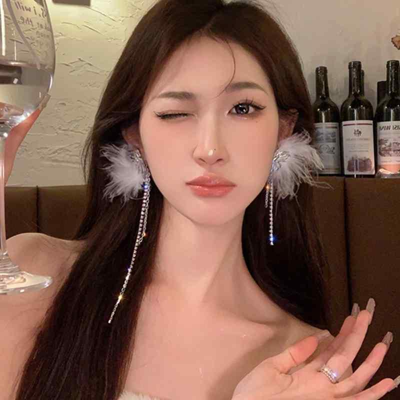 レディース アクセサリー 上品 華やか フェザー イヤリング 軽量 涼しい イヤリング ぬいぐるみ イヤリング 蝶 タッセル エルフ