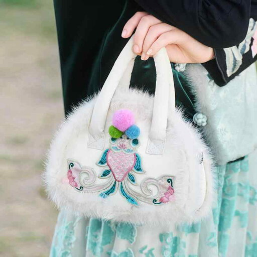 カバン レディース バッグ 冬 チャイナ風 刺繍 アクセサリー ファー フェザー ダウン ハンドバッグ カバン レディース バッグ 冬 チャイナ風 刺繍 アクセサリー ファー フェザー ダウン ハンドバッグ