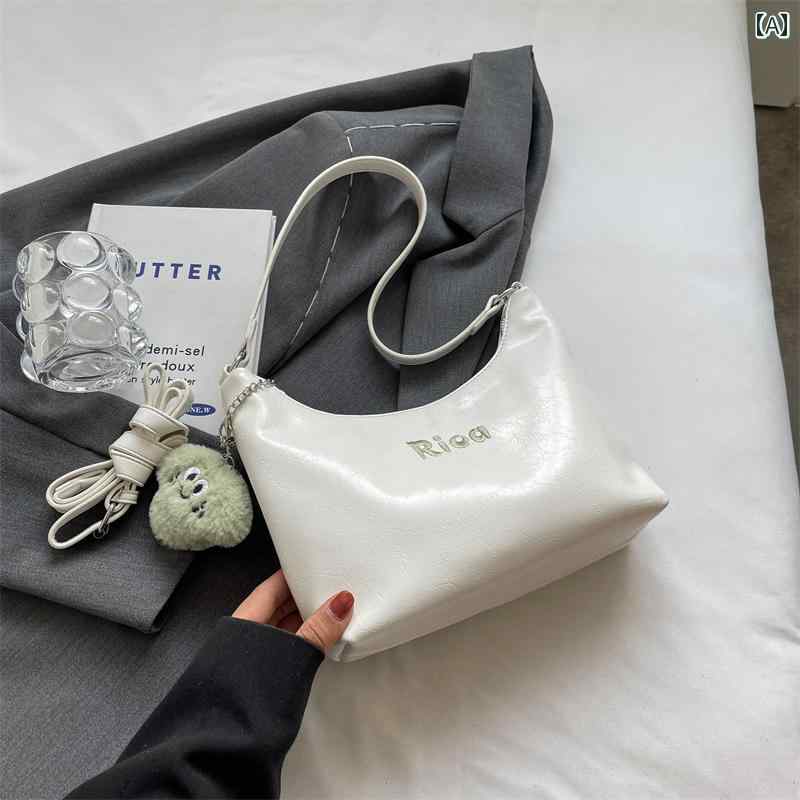 レディース バッグ 普段使い 秋冬 クロス ボディバッグ オフ ホワイト ショルダー 脇下