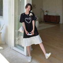 ワンピース レディース ブラック プリント柄 Tシャツドレス ミモレ丈 ゆったり ストレート プリーツデザイン Aライン クルーネック 半袖 ポリエステル 通勤 きれいめ フレンチスタイル 春夏