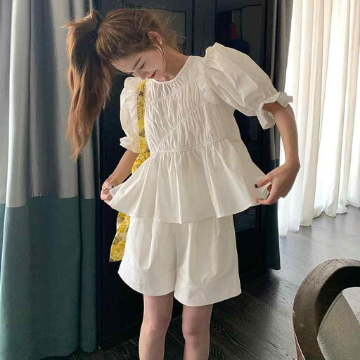 レディース セットアップ パンツ 上下セット フリル パフスリーブ ブラウス ショートパンツ フェミニン 大人かわいい 若見え おしゃれ ポリエステル ホワイト 春夏 レディース セットアップ パンツ 上下セット フリル パフスリーブ ブラウス ショートパンツ フェミニン 大人かわいい 若見え おしゃれ ポリエステル ホワイト 春夏