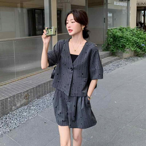 セットアップ レディース 半袖 ジャケット ショートパンツ 2点セット 春夏 ファッション おしゃれ デザイン性 個性的 上品 きれいめ カジュアル ポリエステル素材 通勤 オフィス 普段使い セットアップ レディース 半袖 ジャケット ショートパンツ 2点セット 春夏 ファッション おしゃれ デザイン性 個性的 上品 きれいめ カジュアル ポリエステル素材 通勤 オフィス 普段使い