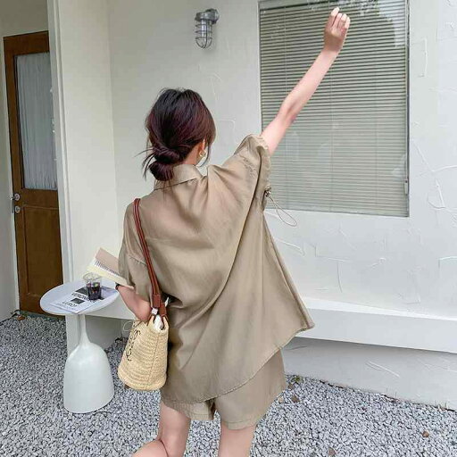 ブラウス ショートパンツ セットアップ レディース 軽量 薄手 UVカット 個性的 デザイン アシンメトリー ポリエステル 大人カジュアル 春夏 カーキ グレー ブラウス ショートパンツ セットアップ レディース 軽量 薄手 UVカット 個性的 デザイン アシンメトリー ポリエステル 大人カジュアル 春夏 カーキ グレー