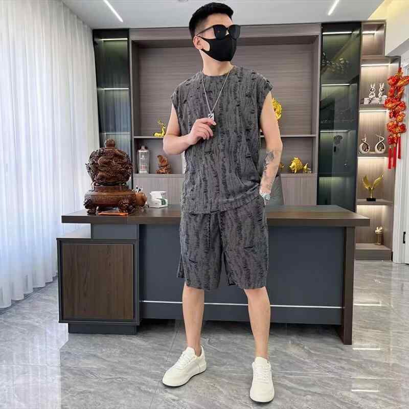 ・カテゴリ: メンズカジュアルセット・スタイル: スポーツ・主な素材: ラビットファー・生地: 綿混紡・トップススタイル: タンクトップ・トップス袖丈: ノースリーブ・パンツ丈: ショート・厚さ: 普通・適用シーン: スポーツ・カラー展開: ブラック、グレー・サイズ展開: M、L、XL、XXL、3XL