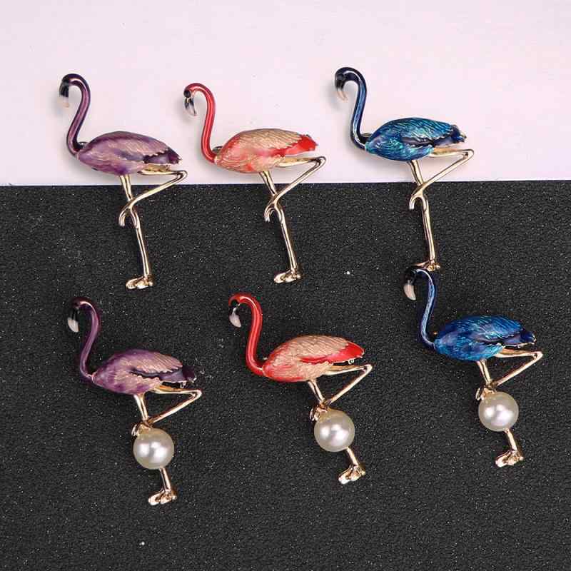 ブローチ レディース 韓国 欧米風 動物モチーフ フラミンゴ 合金製 パール カラフル 電気メッキ加工 レッド パープル ブルー セーター コート ドレス スー...