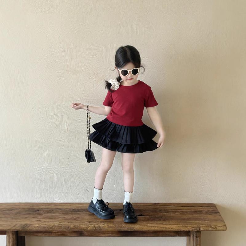 子供服 女の子 韓国ファッション おしゃれ 半袖 クロップド丈 Tシャツ プリーツスカート セットアップ 黒 綿素材 吸湿速乾 ラウンドネック 春夏 普段使い カジュアル