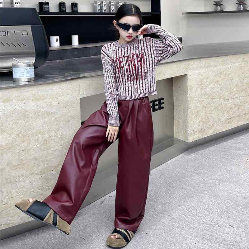 キッズ 女の子 ガールズ ジュニア アルファベット刺繍 ストライプ ニットトップス 長袖 フェイクレザー ワイドパンツ セットアップ カジュアル おしゃれ トレンド 普段使い 通学 春秋 綿混 再生繊維