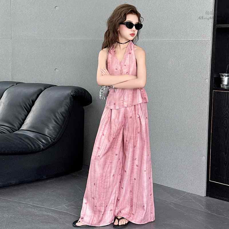 ・性別: 女性・スタイル: スウィート・セットアップ: パンツ・セット内容: 2点セット・対象年齢: 8歳以上・袖丈: ノースリーブ・パンツ丈: ロング丈・生地加工: 柔軟処理・厚さ: 薄手・柄: 無地、花柄・デザイン要素: セットアップ、トレンド・生地: 綿混紡・主要素材: アセテート繊維 80%・開閉スタイル: プルオーバー・カラー: ピンク・サイズ展開: 120cm、130cm、140cm、150cm、160cm、170cm・カテゴリ: キッズセットアップ