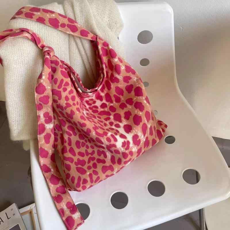 ショルダーバッグ ユニセックス コーデュロイ ヒョウ柄 ラズベリーピンク 斜め掛け 大容量 縦型 スクエア トート型 長さ調節可能 ソフト 普段使い デイリーユース