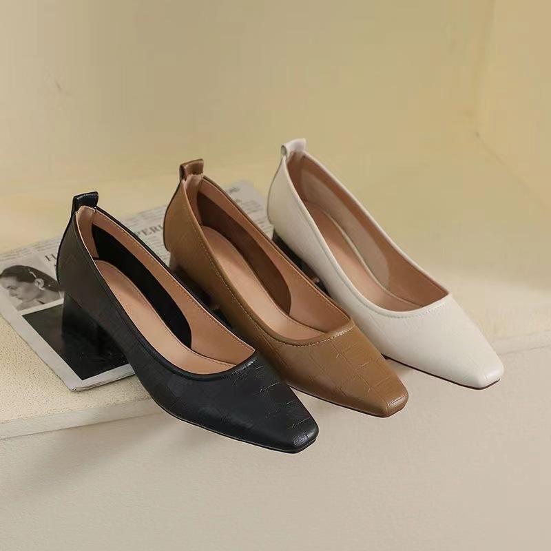 パンプス レディース 女性用 ポインテッドトゥ ハイヒール チャンキーヒール 太ヒール 浅履き オフィス ビジネス 通勤 フレンチスタイル エレガント 美脚 ブラック 黒 大きいサイズ 合成皮革