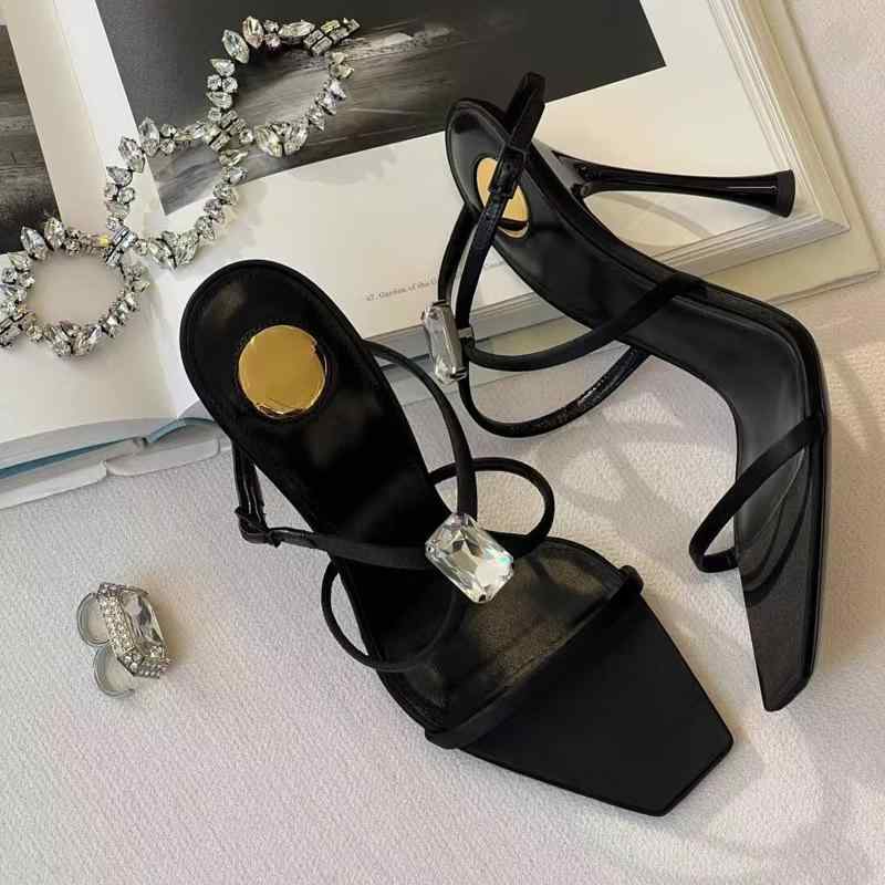 サンダル レディース 女性用 ブラック 黒 ラインストーン オープントゥ ピンヒール 高めヒール 合皮 アンクルストラップ クロスストラップ スクエアトゥ セクシー エレガント 夏 サマー