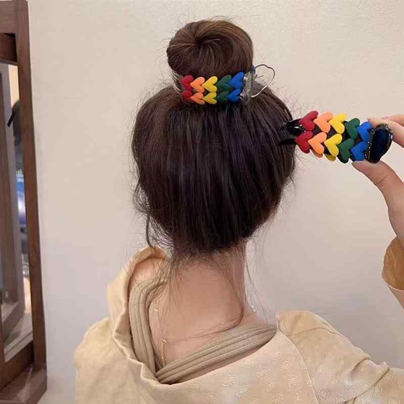 ヘアクリップ レディース カラフルハート柄 バンスクリップ かわいい まとめ髪 アップスタイル 髪飾り ..