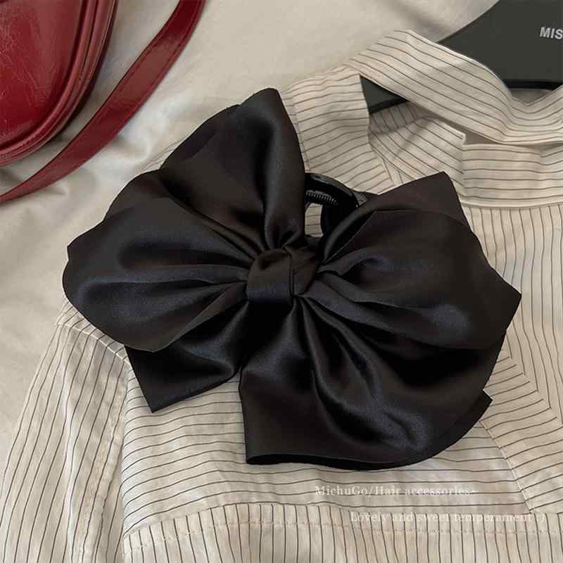 バンスクリップ レディース ブラック リボン 高級感 大ぶり エレガント 光沢 布製 韓国 ヘアクリップ 髪留め 普段使い おしゃれ 上品 フェミニン