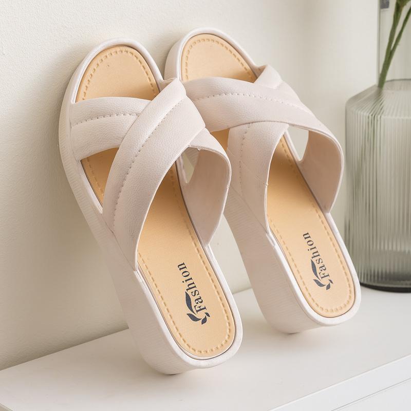 サンダル レディース 厚底 ミドルヒール スタイリッシュ ワンストラップ オープントゥ PVC素材 夏 外履き 普段使い 室内履き 浴室用 滑り止め 快適 カジュアル ママ 黒 白 赤 金