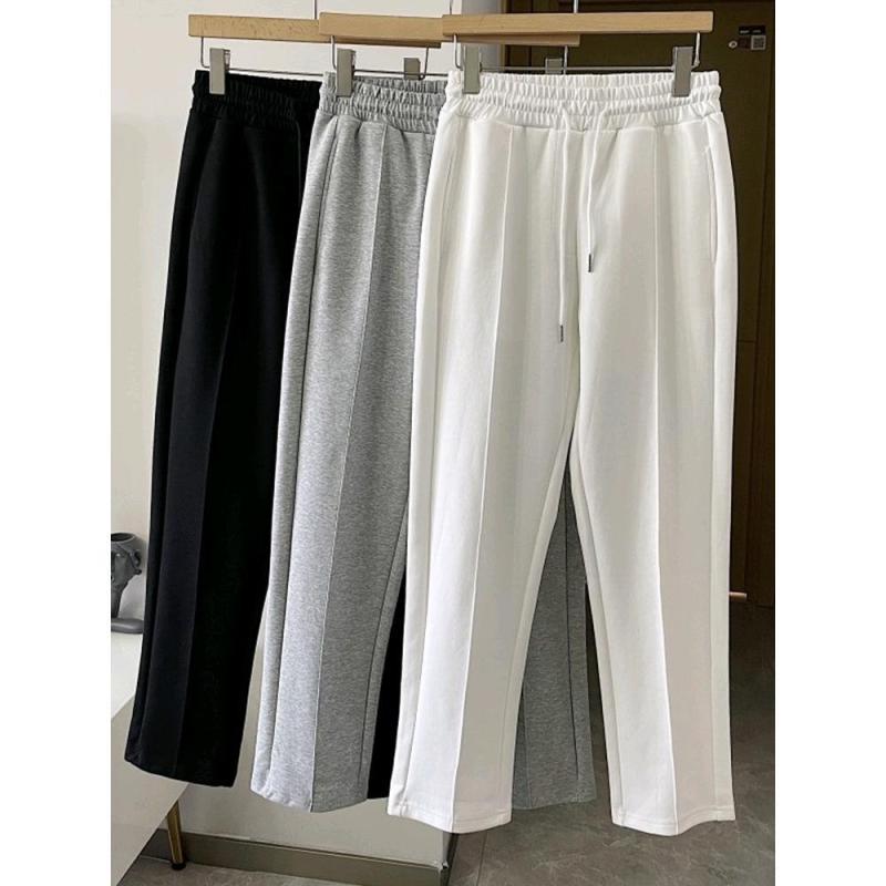 ・カテゴリ: スポーツカジュアルパンツ・性別: メンズ・ターゲット層: 若者・スタイル: 韓国・タイプ: ロングパンツ・パンツシルエット: ストレート・丈: ロング・ウエスト: ミドル・裾: ストレート・フロント: ドローストリング・主な素材: ポリエステル95.5%・生地厚さ: 標準・柄: 無地・加工: 形態安定・シーン: デイリー・カラー展開: ホワイト、ブラック、グレー・サイズ展開: M、L、XL、XXL、3XL