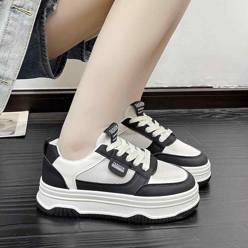 スニーカー レディース 春夏 厚底 メッシュ 脚長効果 スタイルアップ スポーツ カジュアル 韓国 アイボリー ホワイト 軽量 通気性 普段使い タウンユース PUレザー レースアップ ラウンドトゥ